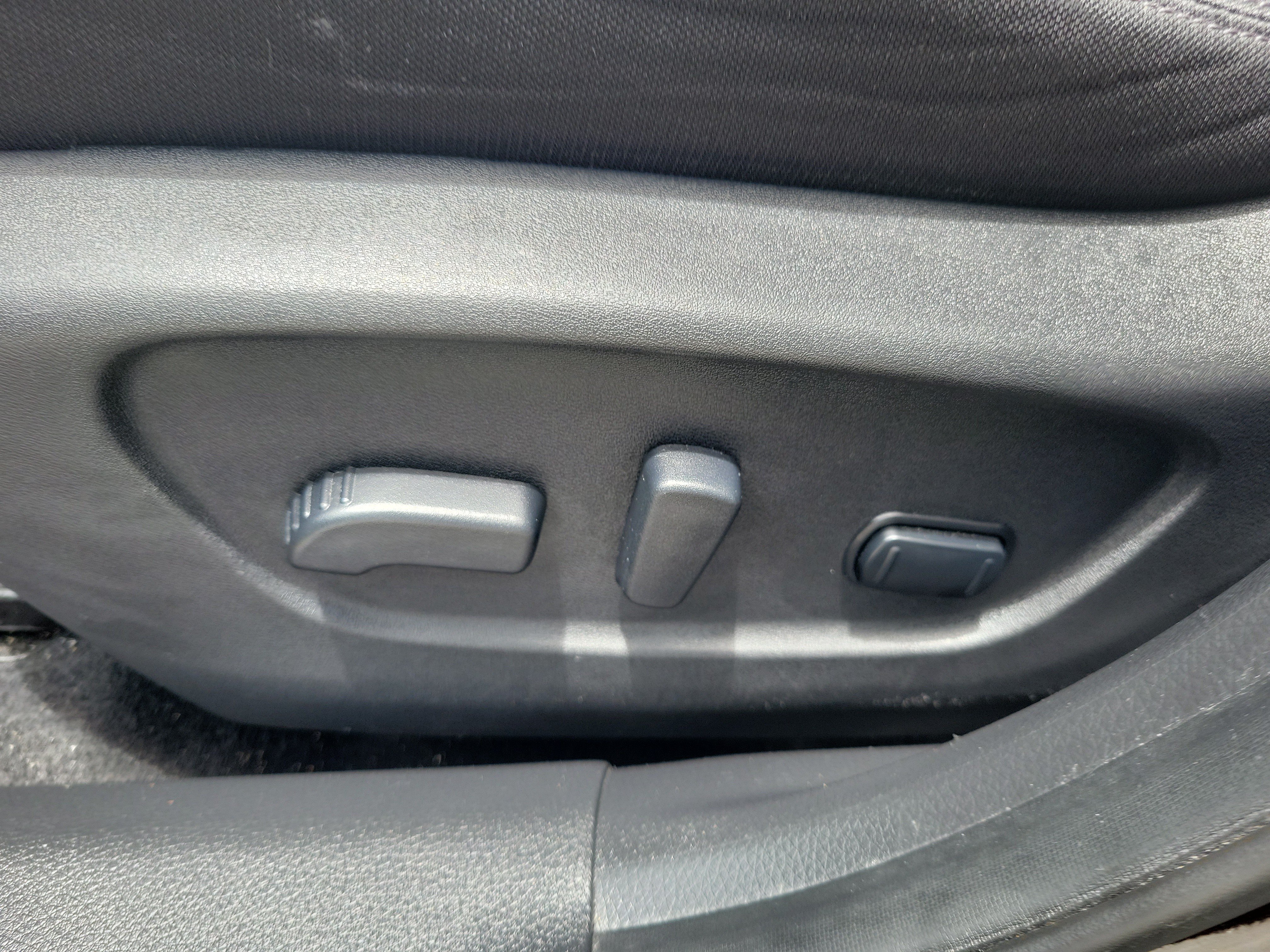 Used 2019 Nissan Rogue SV w/ Premium Package FWD image 15