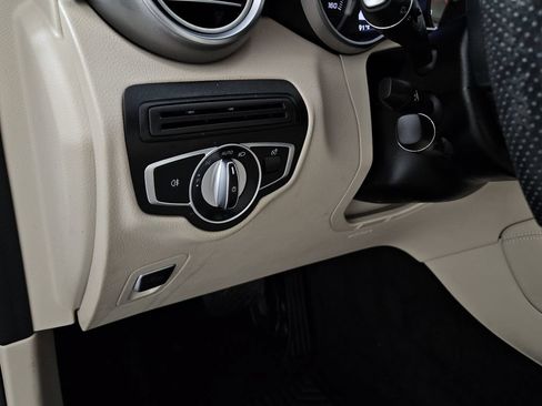 Used 2019 Mercedes-Benz GLC 300 4MATIC w/ Premium Package image 20