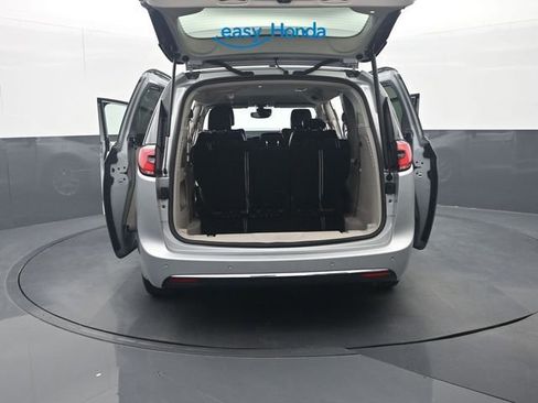 Used 2023 Chrysler Pacifica Touring-L FWD image 40
