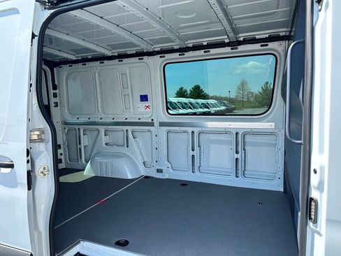 Used 2025 Mercedes-Benz Sprinter 2500 image 21