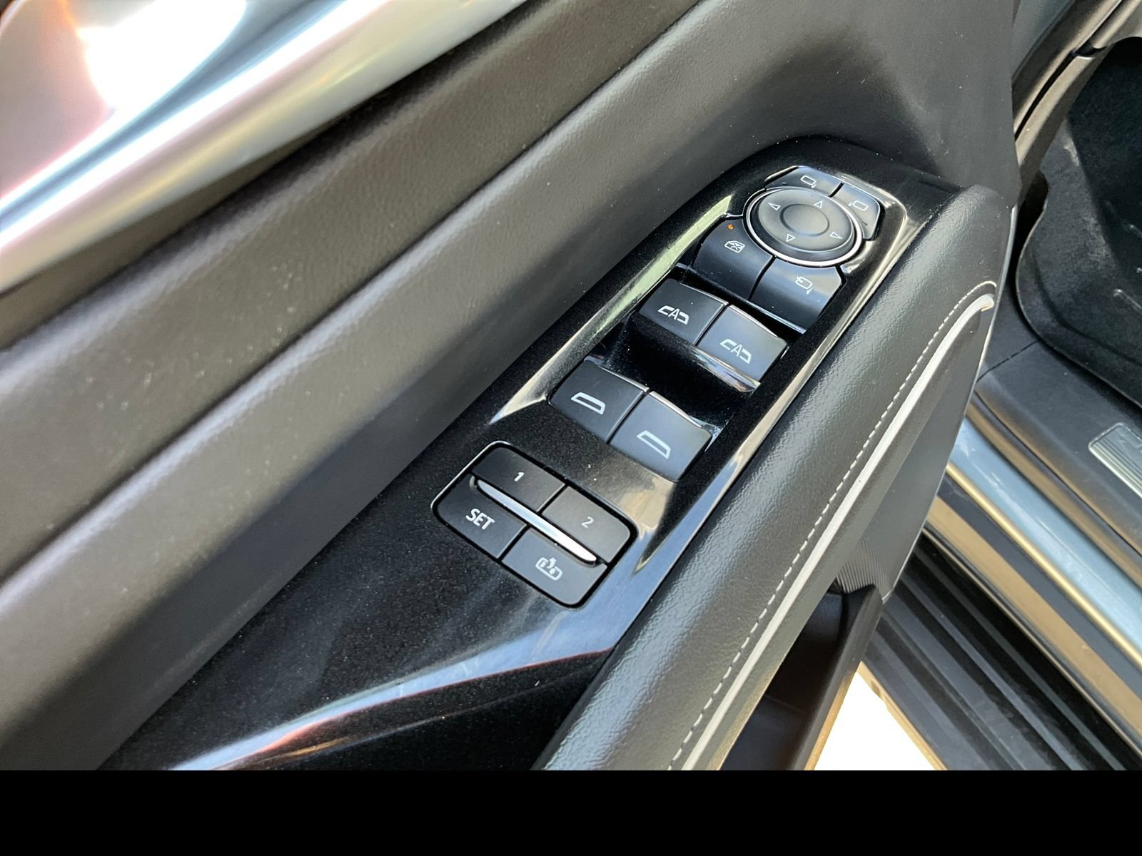 Used 2023 Cadillac Escalade ESV Premium Luxury w/ LPO, Radiant Package AWD/4WD image 25