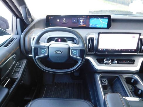 Used 2025 Ford Expedition Tremor AWD/4WD image 3