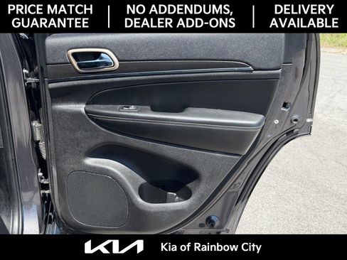 Used 2017 Jeep Grand Cherokee Limited image 17