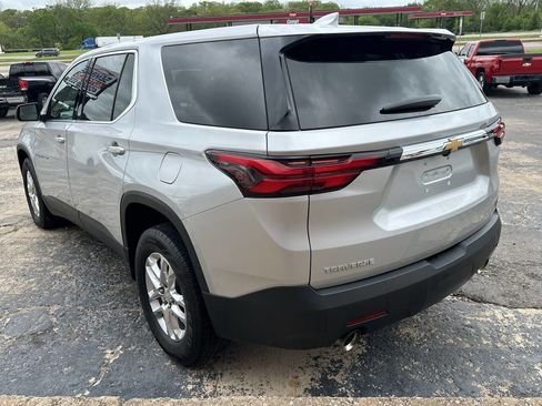 Used 2022 Chevrolet Traverse LS FWD image 7