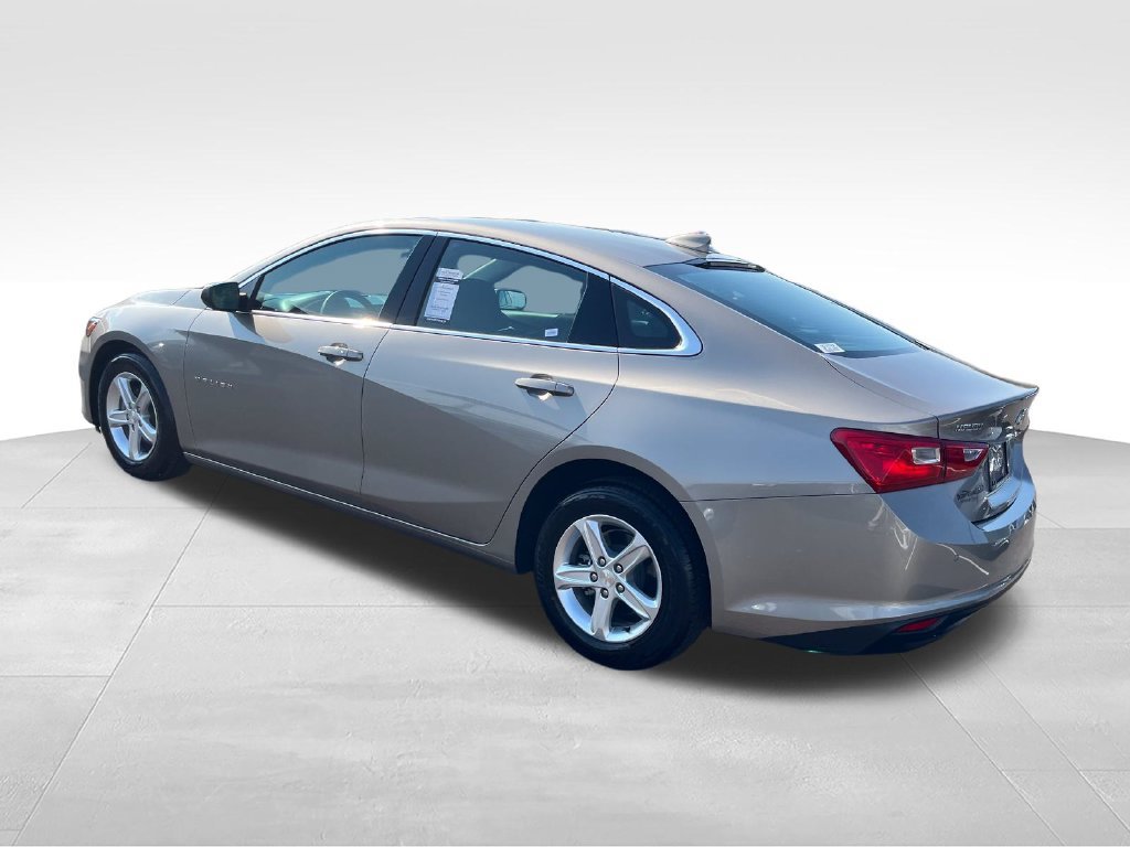 Used 2025 Chevrolet Malibu LT FWD image 3