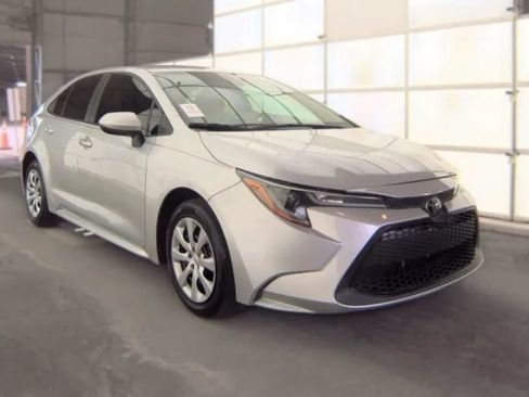 Used 2021 Toyota Corolla LE FWD image 2