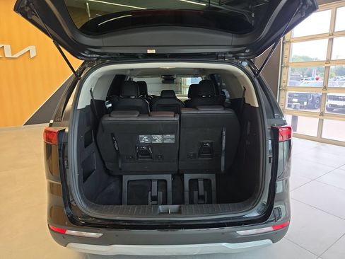 Certified 2022 Kia Carnival LX FWD image 29