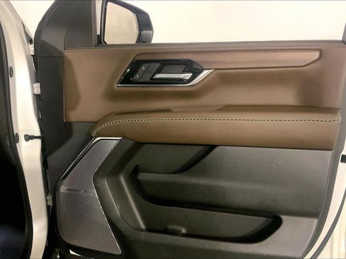 Used 2025 GMC Yukon Denali Ultimate w/ LPO, Floor Liner Package AWD/4WD image 26