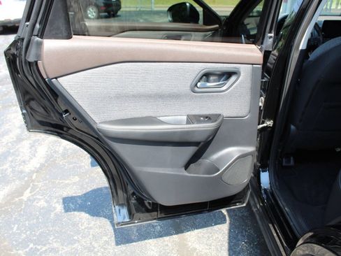 Used 2021 Nissan Rogue SV AWD/4WD image 18