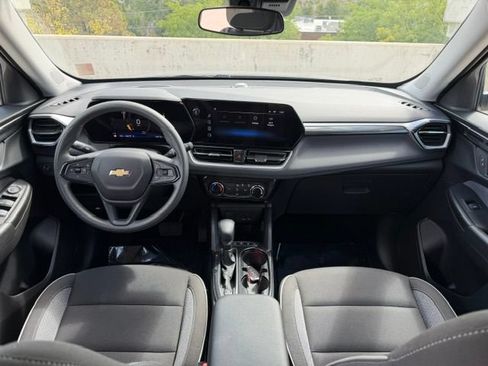 Used 2025 Chevrolet TrailBlazer LT AWD/4WD image 15