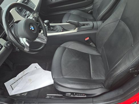 Used 2005 BMW Z4 2.5i image 10