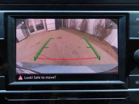 Used 2018 Volkswagen Tiguan S image 25