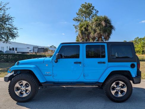Used 2017 Jeep Wrangler Unlimited Sahara w/ Max Tow Package image 9