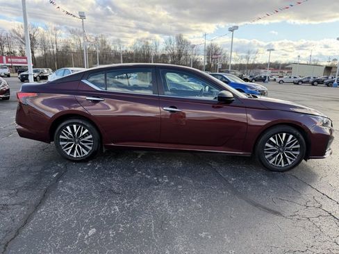 Used 2025 Nissan Altima 2.5 SV image 12