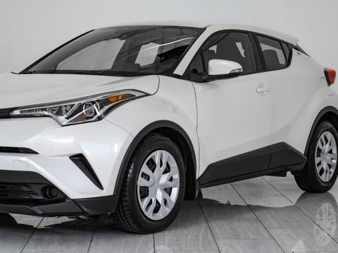Used 2019 Toyota C-HR LE image 56