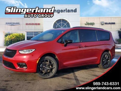 New 2026 Chrysler Pacifica Limited w/ S Appearance Package image 1