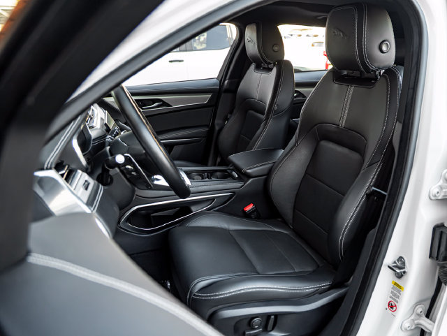 Certified 2025 Jaguar F-PACE R-Dynamic S AWD/4WD image 13