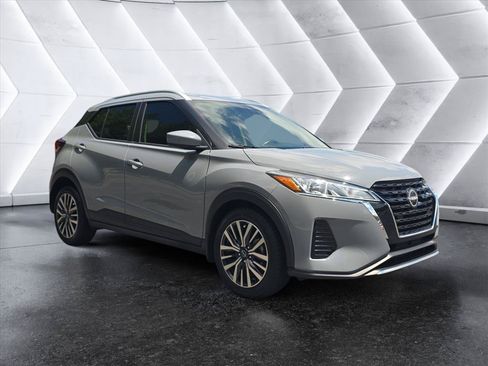 Used 2023 Nissan Kicks SV FWD image 7