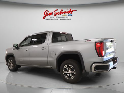 Used 2025 GMC Sierra 1500 SLE AWD/4WD image 4
