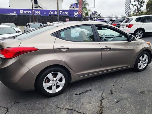 Used 2013 Hyundai Elantra GLS w/ Preferred Pkg image 8