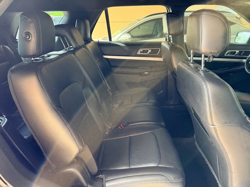 Used 2016 Ford Explorer XLT w/ Equipment Group 202A FWD image 17