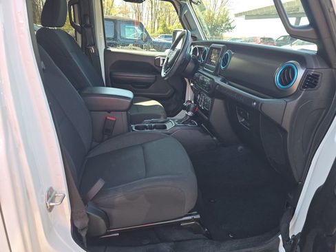 Used 2023 Jeep Wrangler Unlimited w/ Cold Weather Group image 5