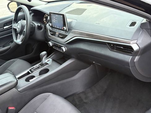 Certified 2025 Nissan Altima 2.5 SV FWD image 40