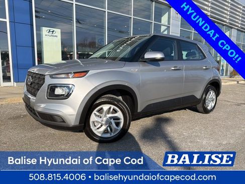 Certified 2025 Hyundai Venue SE image 1