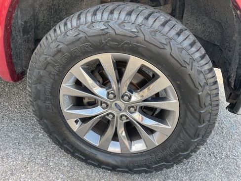 Used 2015 Ford F150 Lariat w/ Equipment Group 502A Luxury image 5