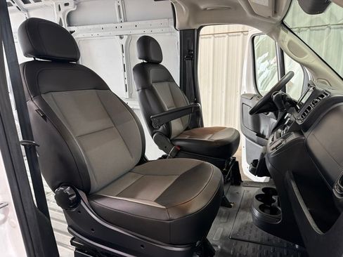 Used 2025 RAM ProMaster 2500 w/ Convenience Group FWD image 21