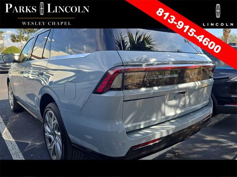 Used 2025 Lincoln Navigator Reserve image 15