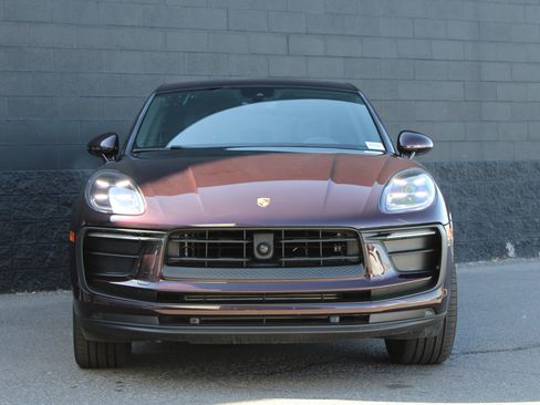 Certified 2024 Porsche Macan image 7