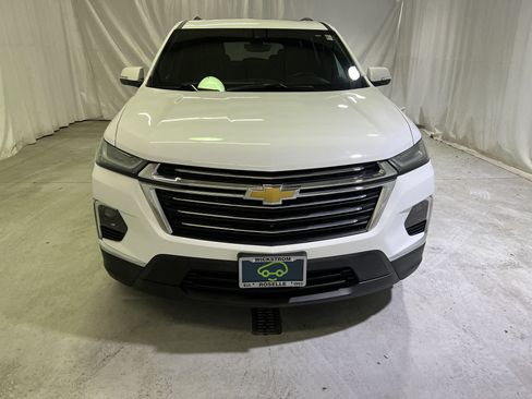 Used 2023 Chevrolet Traverse LT w/ LT Premium Package AWD/4WD image 3