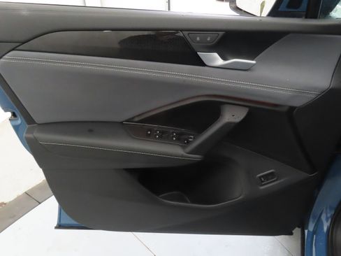 New 2025 Volkswagen Tiguan SE FWD image 8