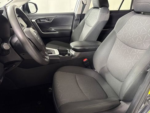 Used 2019 Toyota RAV4 XLE w/ Convenience Package image 10