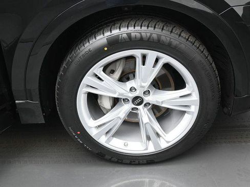 Used 2023 Audi Q8 Premium image 39