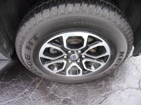 Used 2024 Ford Expedition XLT image 13