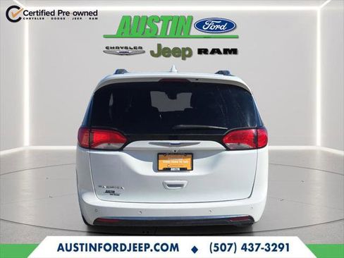 Certified 2018 Chrysler Pacifica Touring-L FWD image 4