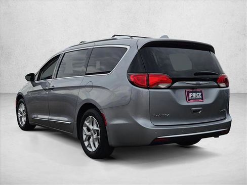 Used 2020 Chrysler Pacifica Limited image 8