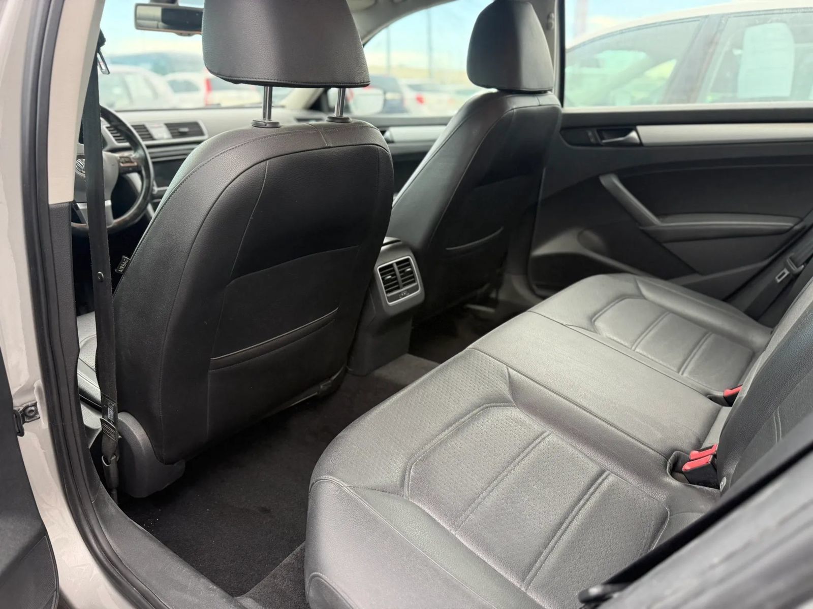 Used 2013 Volkswagen Passat 2.5 SE FWD image 15