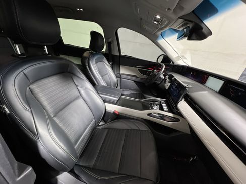 Used 2024 Lincoln Nautilus Reserve image 25