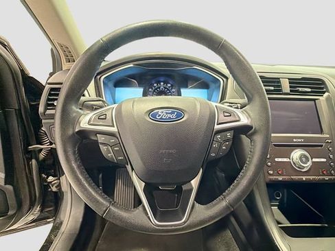 Used 2018 Ford Fusion Titanium AWD/4WD image 10