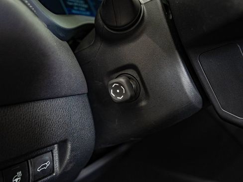 Used 2023 Toyota Venza Limited image 19