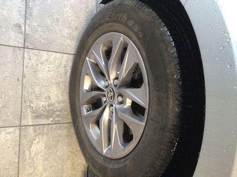 Used 2021 Toyota Sienna XLE w/ XLE Plus Package image 5