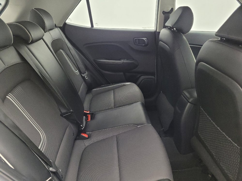 Used 2023 Hyundai Venue Limited FWD image 19