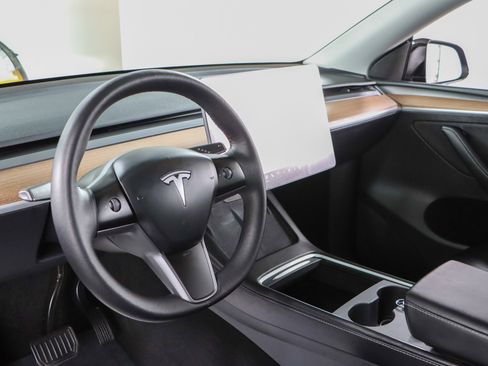 Used 2025 Tesla Model Y Long Range image 20