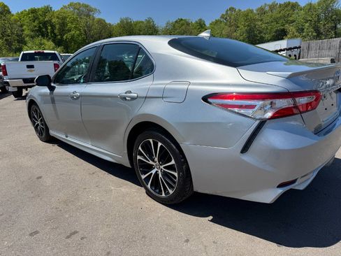 Used 2020 Toyota Camry SE FWD image 10