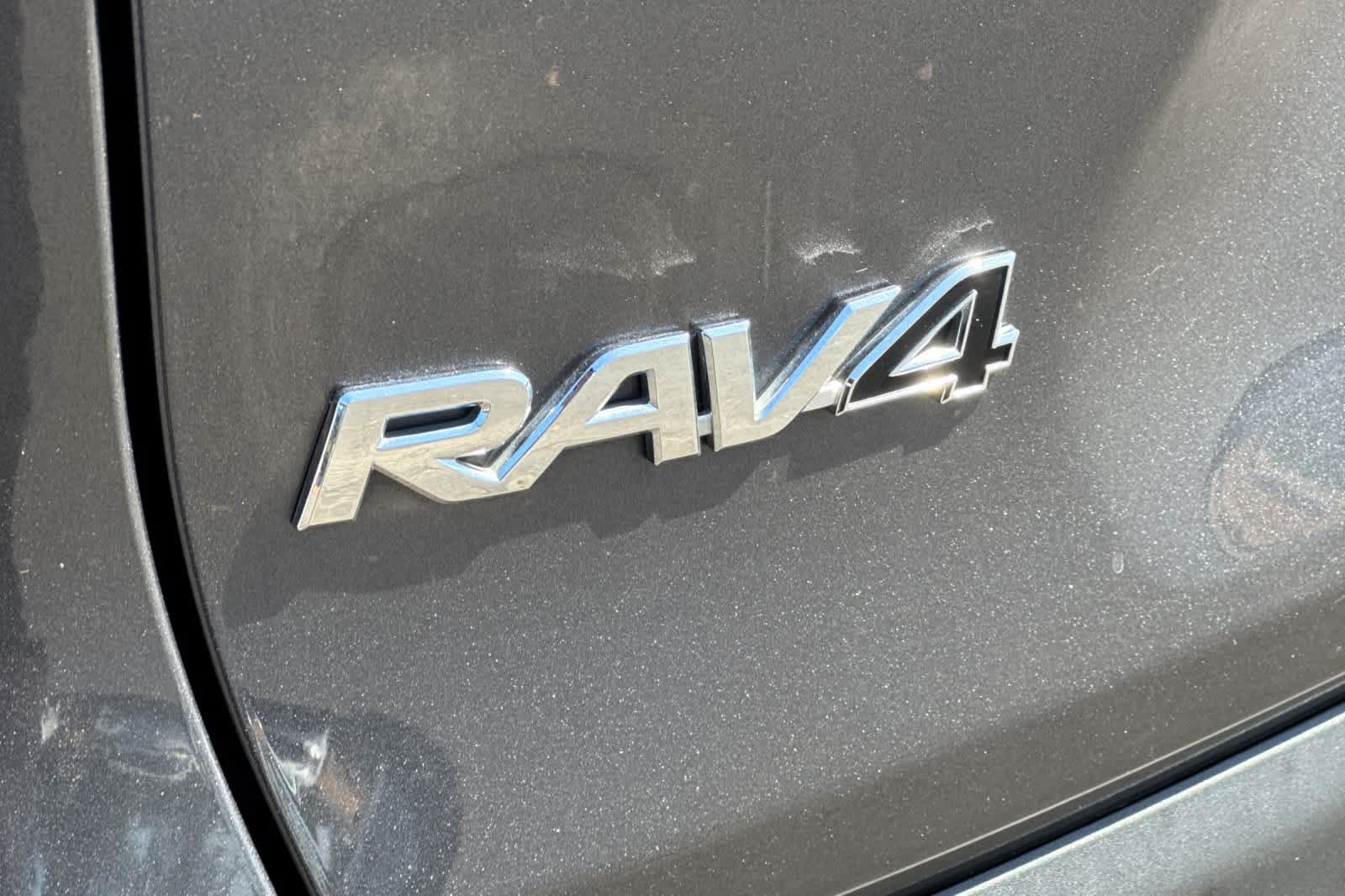 Used 2025 Toyota RAV4 XLE AWD/4WD image 27
