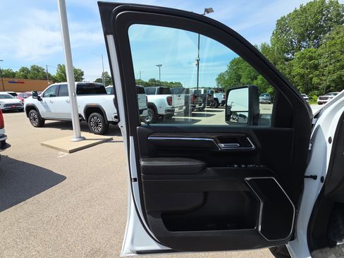 Used 2024 Chevrolet Silverado 3500 LT AWD/4WD image 13