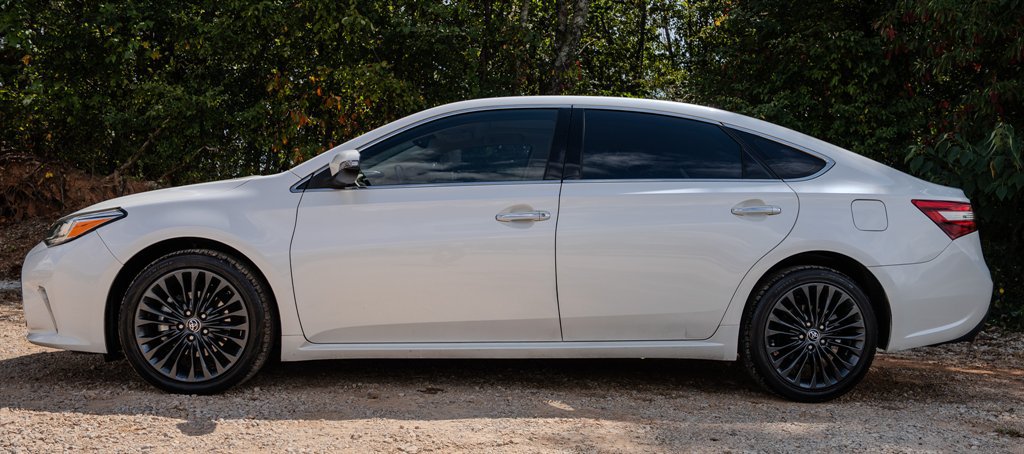 Used 2018 Toyota Avalon Touring w/ Carpet Mat Package FWD image 2